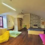 Trziste Apartment *