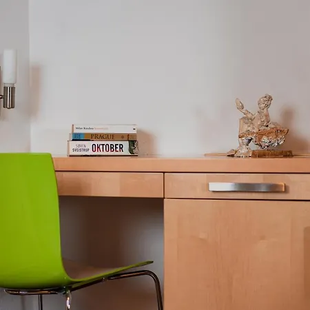 Trziste Apartment *