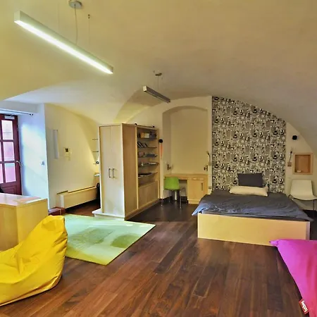Trziste Apartment *