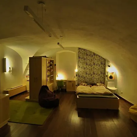 Trziste Apartment *